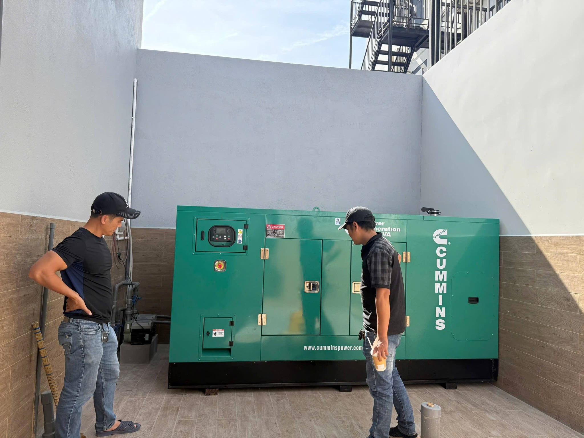 Đội ngũ kỹ thuật viên cho thuê máy phát điện TPHCM chuyên nghiệp của Hiệp Phát Power